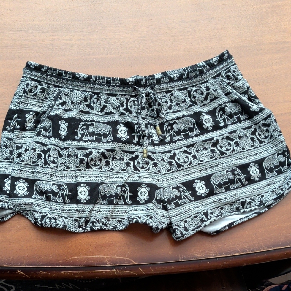 Mudd Black and White Elephant Shorts
